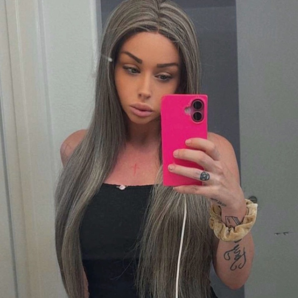 Highlighted synthetic wig 30 inches - Picture 4 of 6